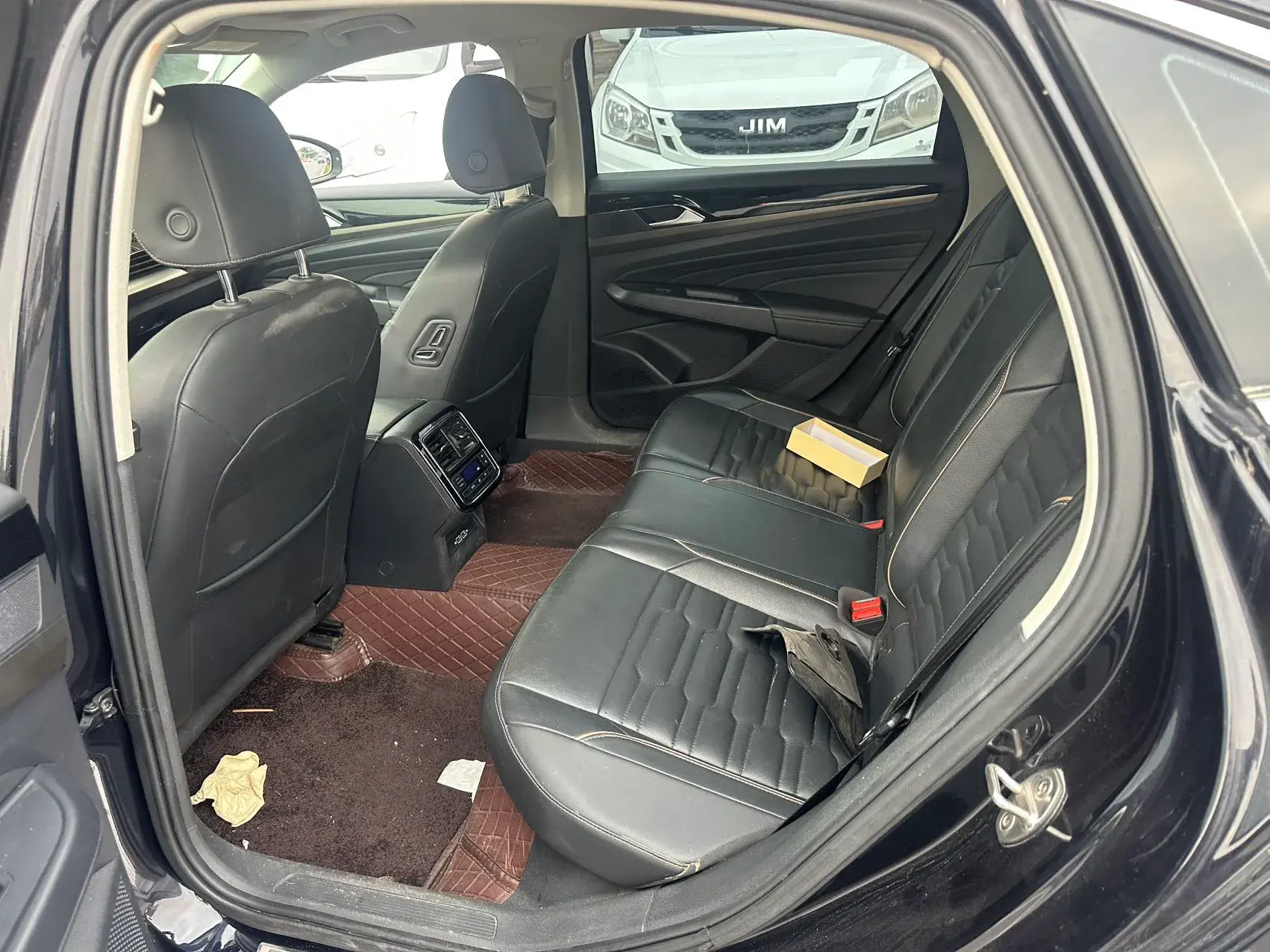 2019 VOLKSWAGEN PASSAT thumbnail 3