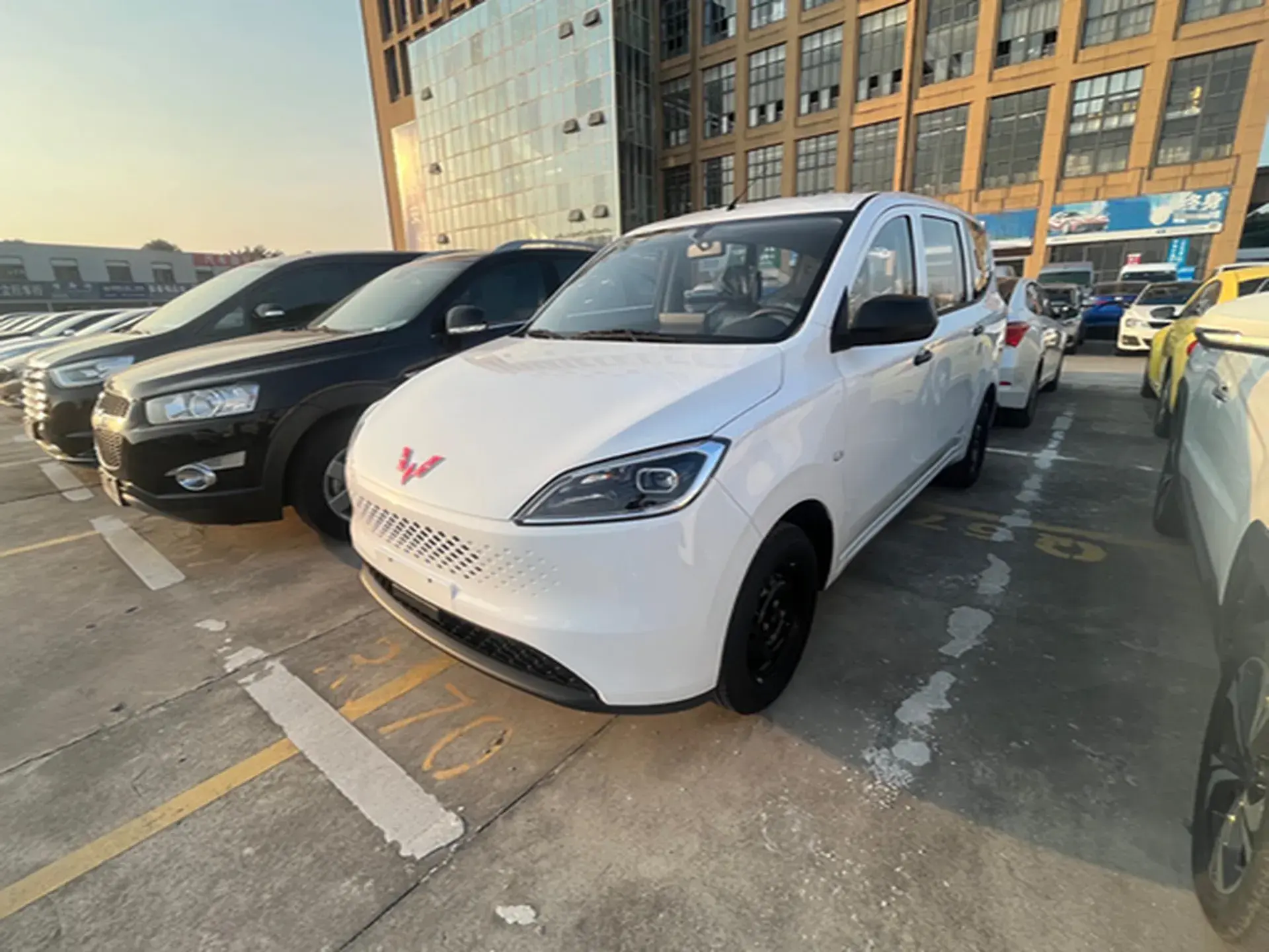 2025 WULING HONGGUANG view 1