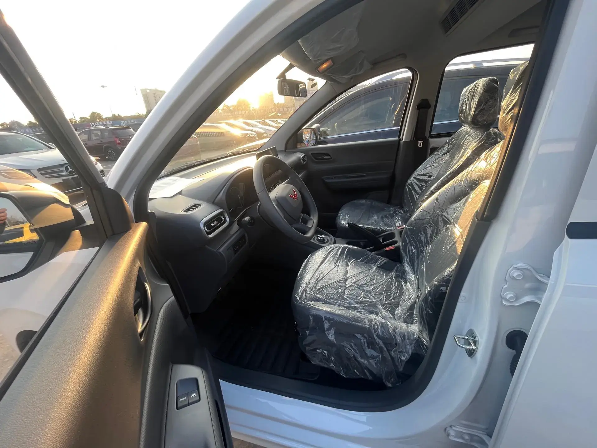 2025 WULING HONGGUANG thumbnail 3