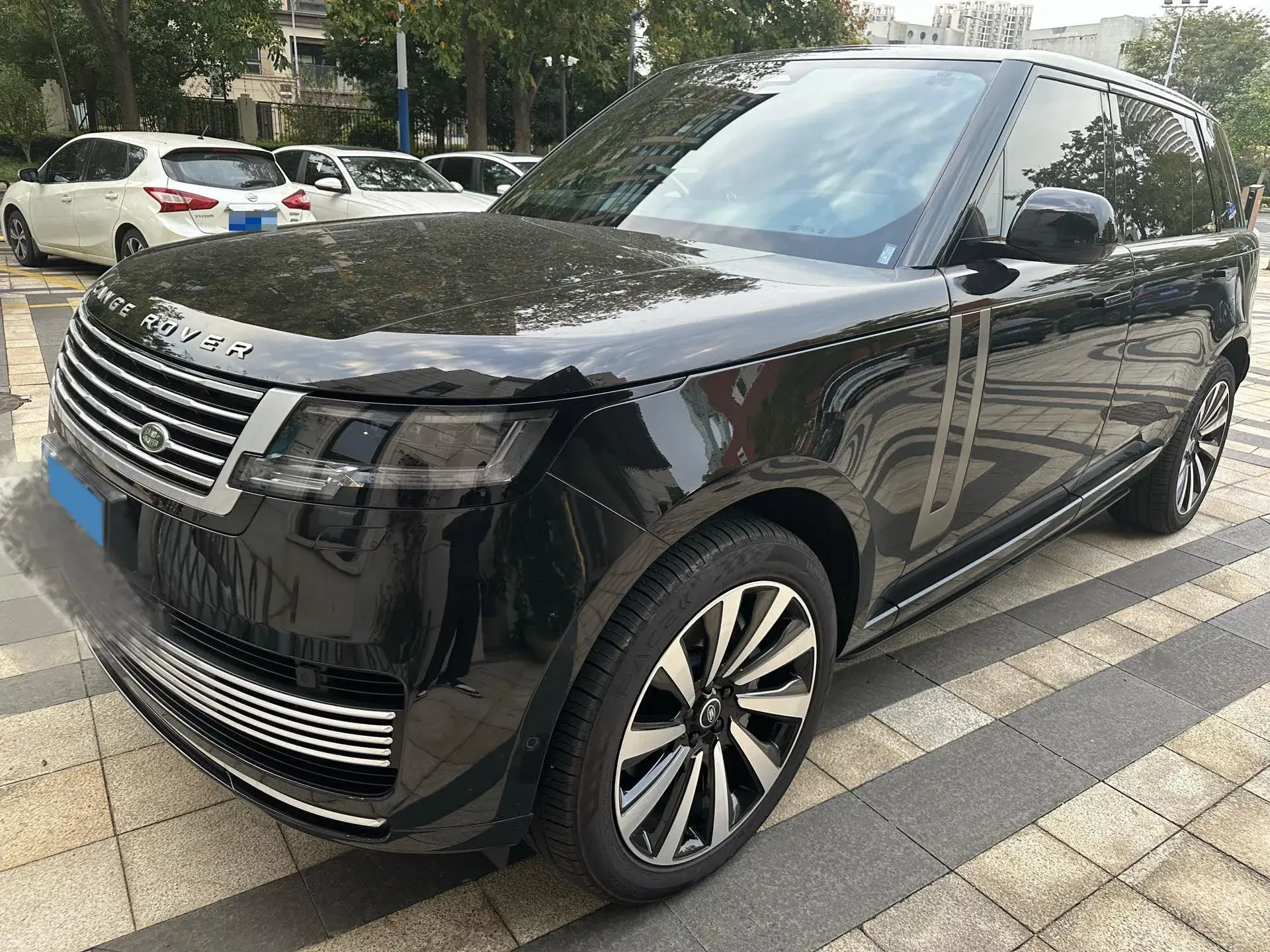 2024 LAND ROVER view 1