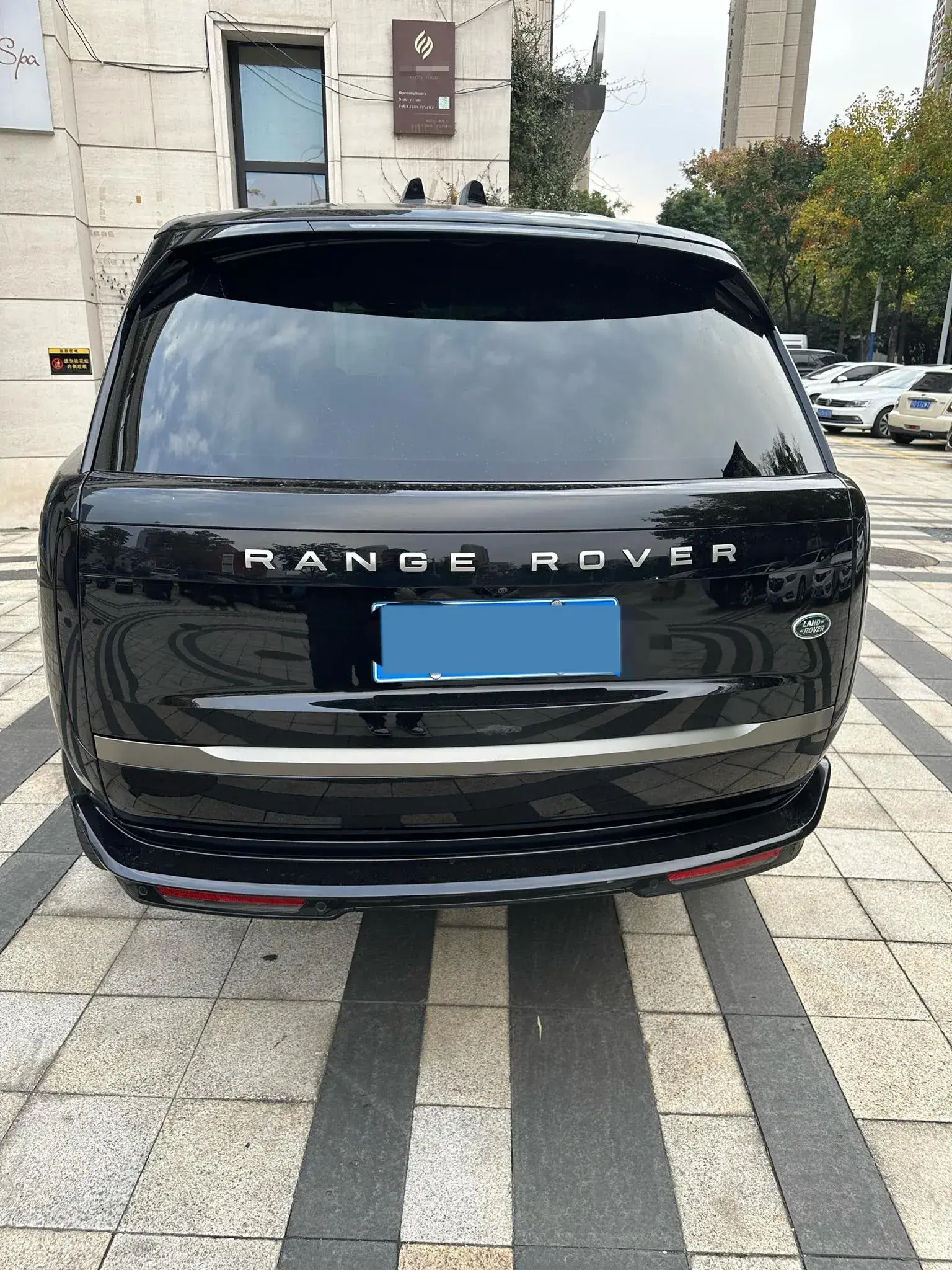 2024 LAND ROVER thumbnail 3
