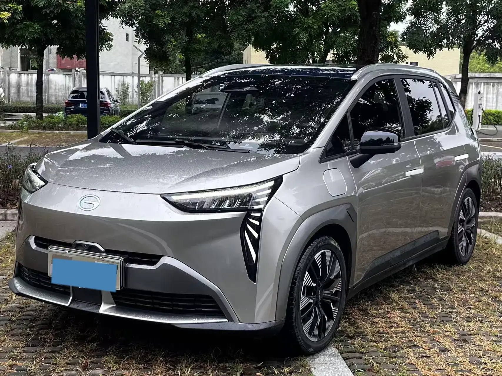 2022 AION Y thumbnail 3