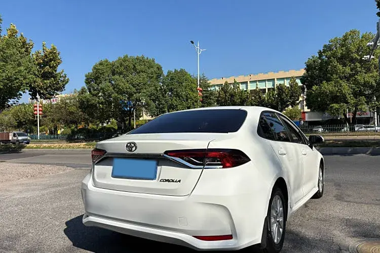 2021 TOYOTA COROLLA thumbnail 4