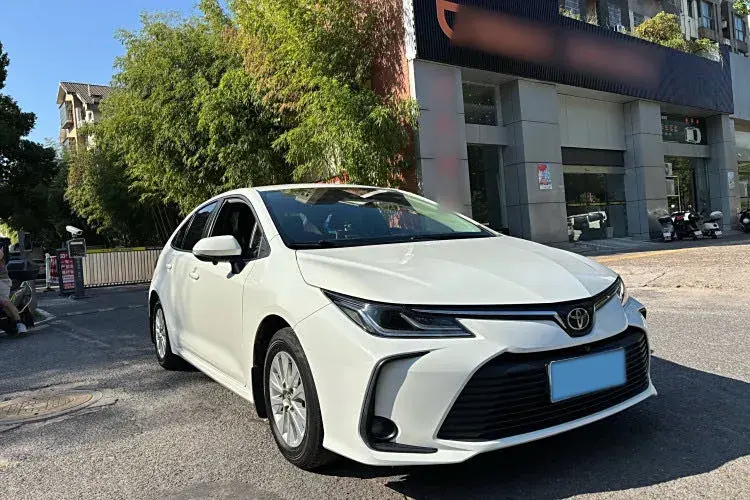 2021 TOYOTA COROLLA thumbnail 3