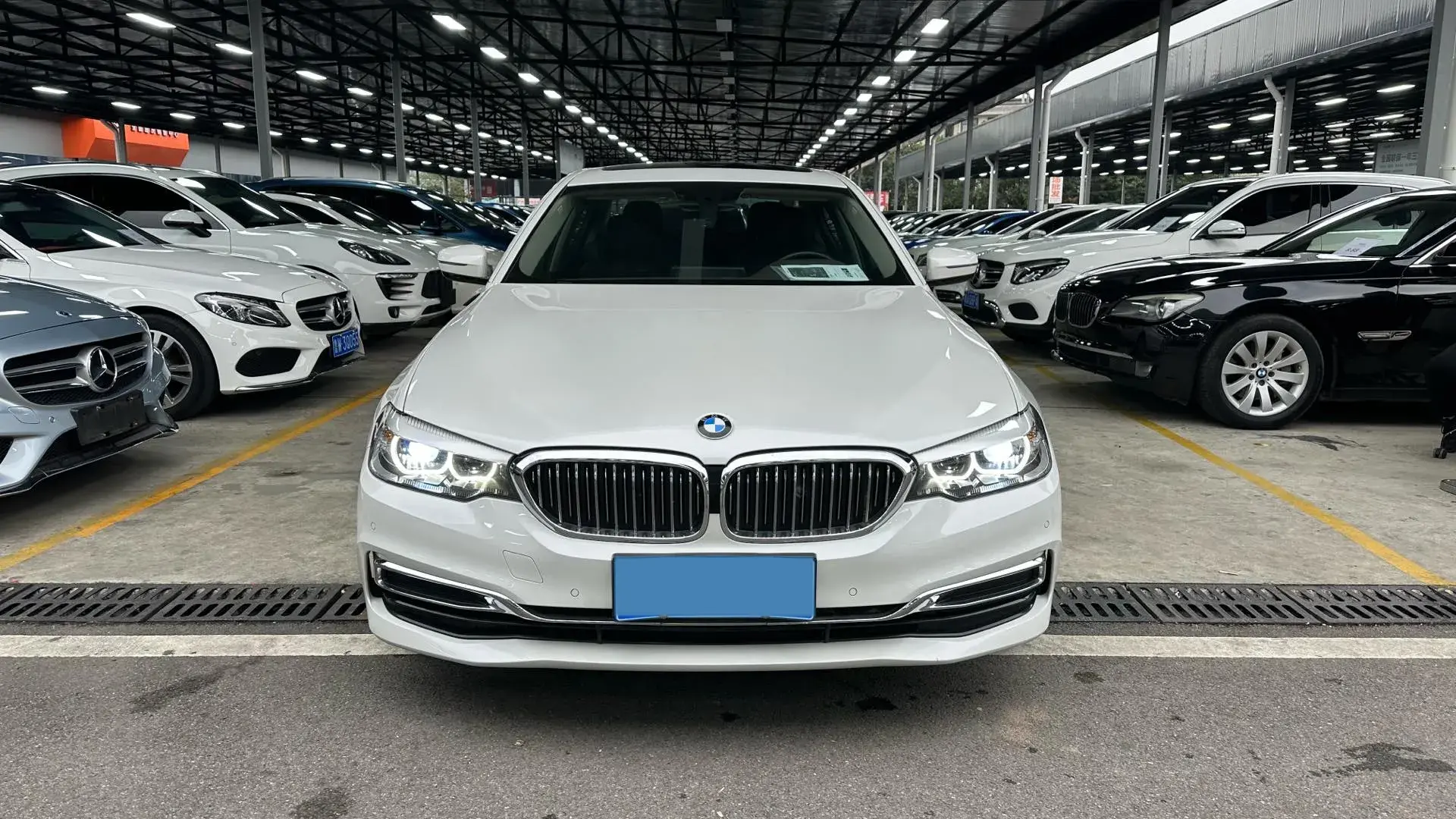 2020 BMW 5 thumbnail 3