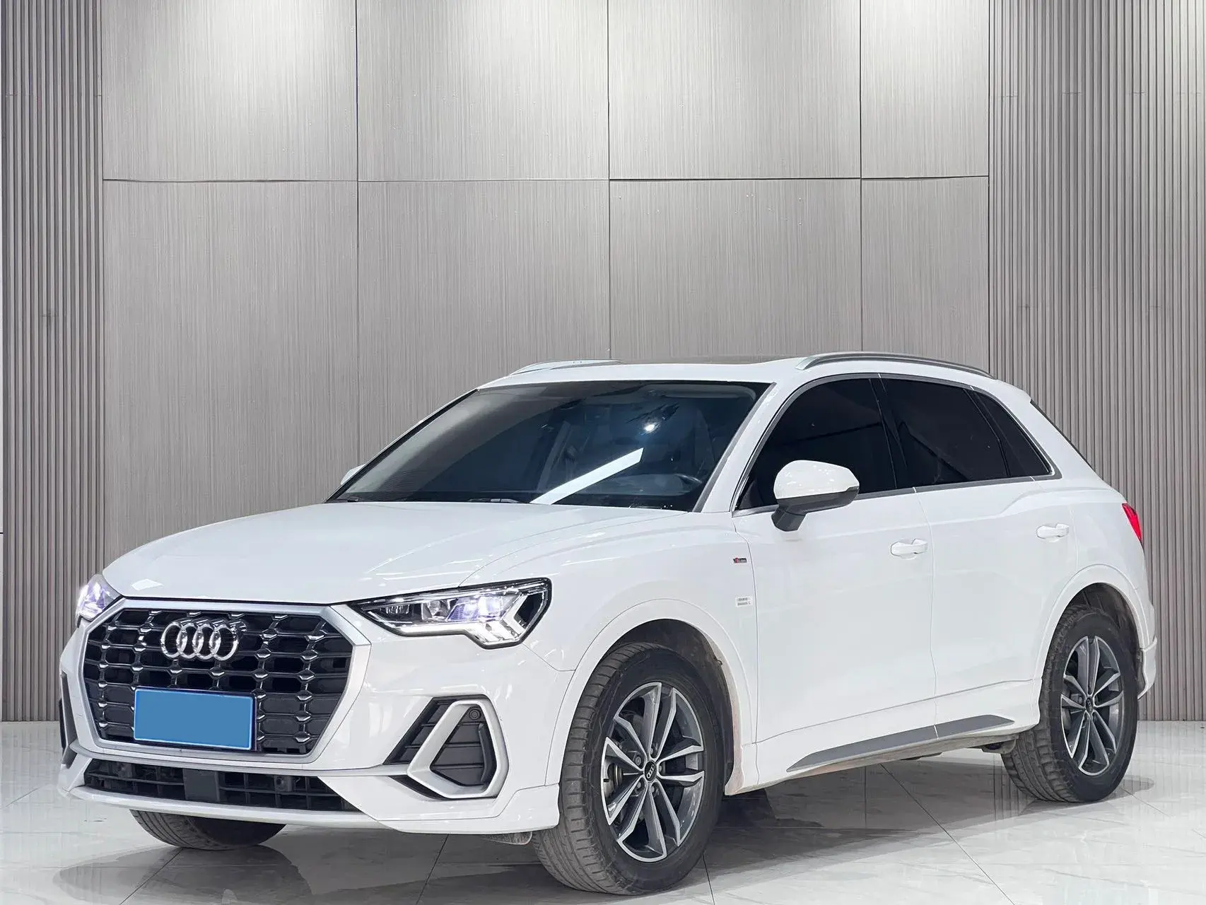 2023 AUDI Q2L view 1