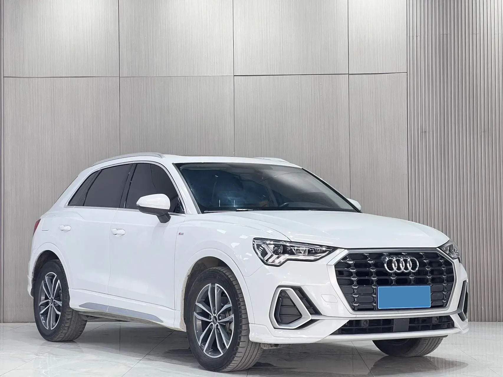 2023 AUDI Q2L thumbnail 3