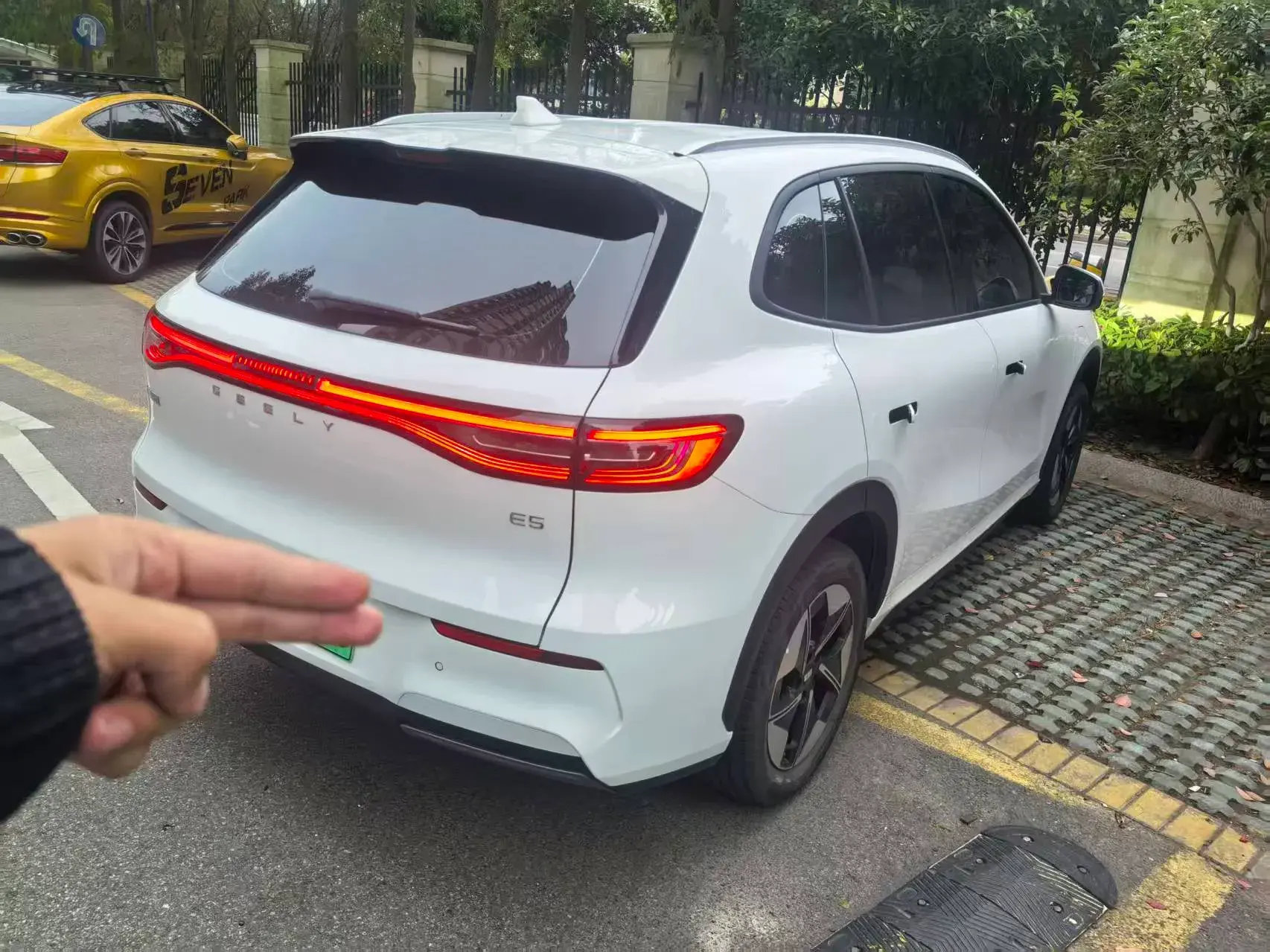 2024 GEELY GALAXY thumbnail 3