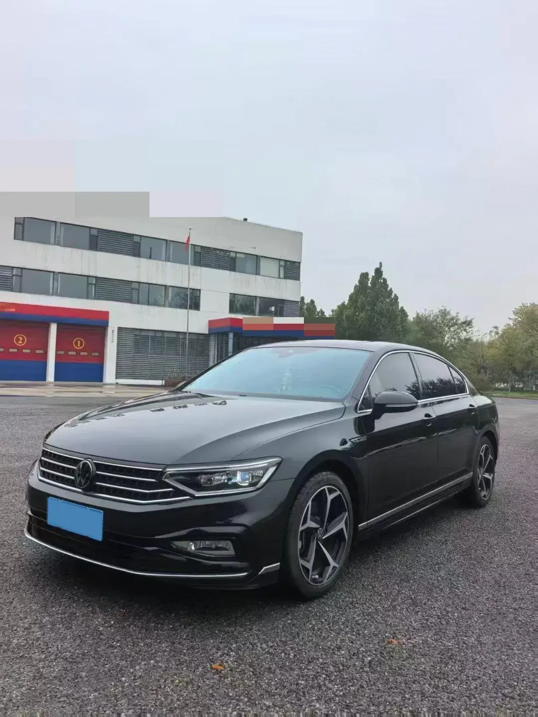 2023 VOLKSWAGEN MAGOTAN view 1