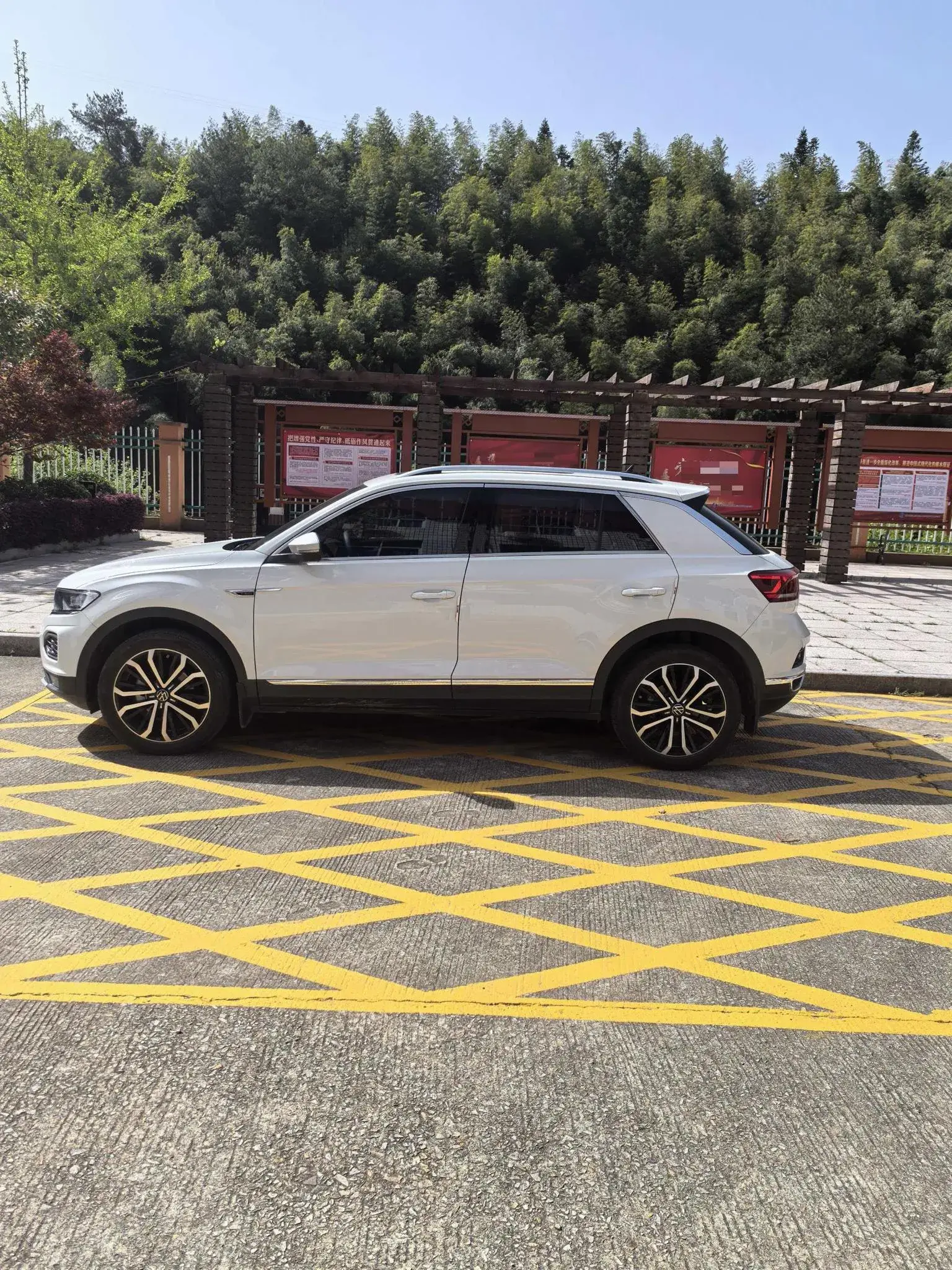 2022 VOLKSWAGEN T-ROC thumbnail 2