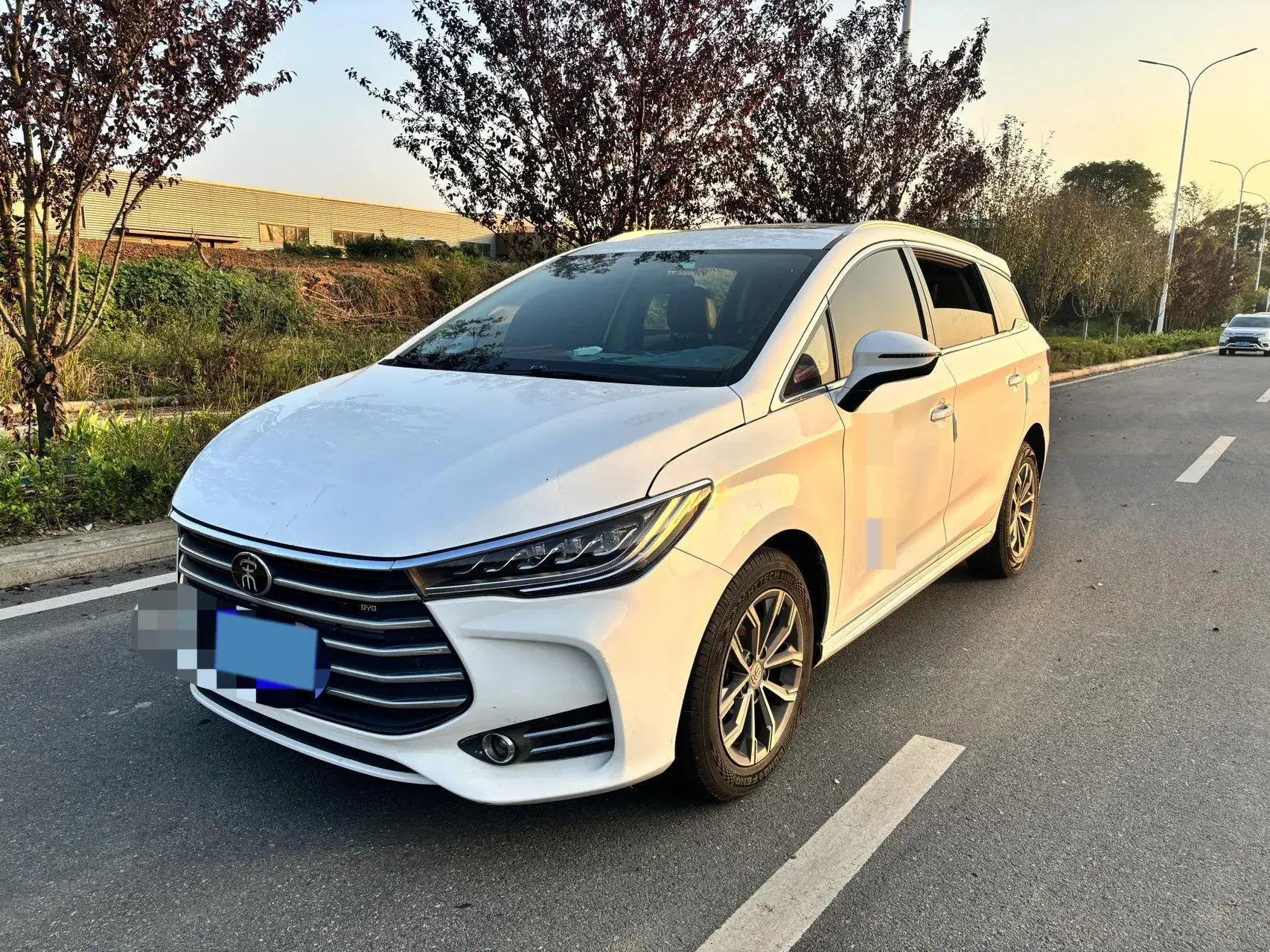 2019 BYD SONG view 1