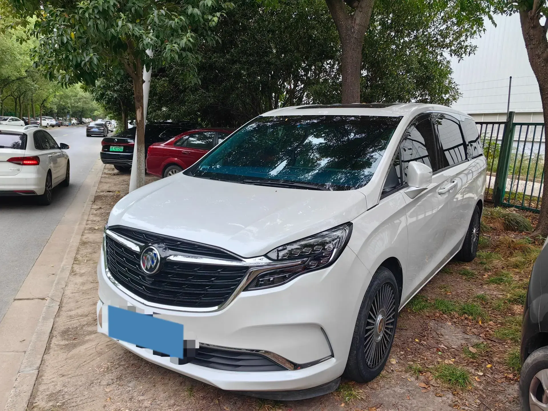 2022 BUICK GL8 view 1