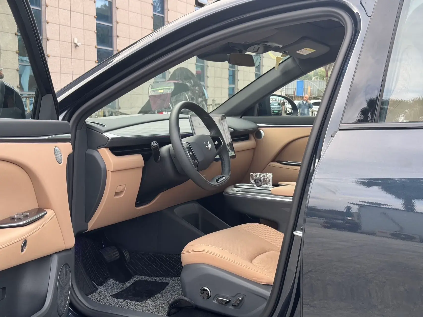 2025 ARCFOX ΑT5 thumbnail 4