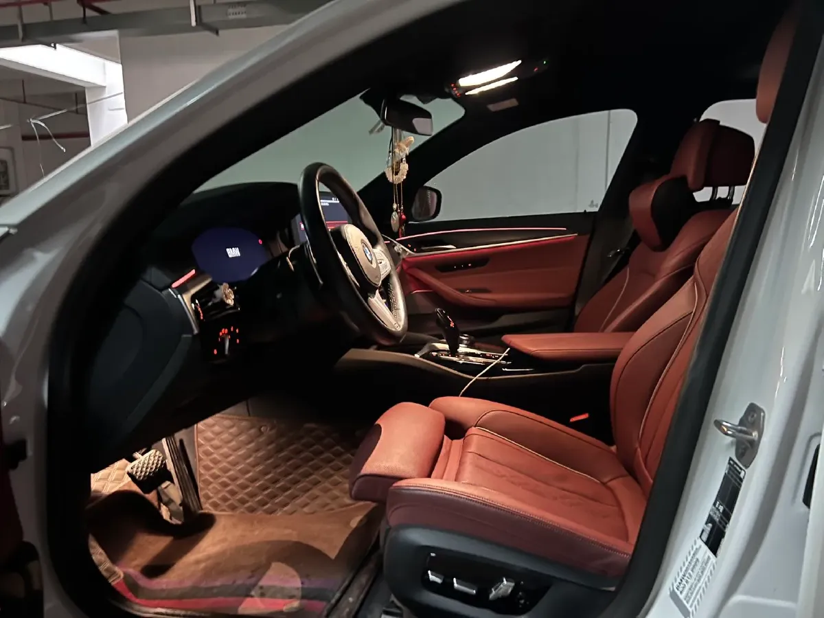 2023 BMW 5 Series 2.0T 245HP L4 8AT,autocango,china used car exporter,china ev exporter,chinese used car exporter,chinese used ev exporter