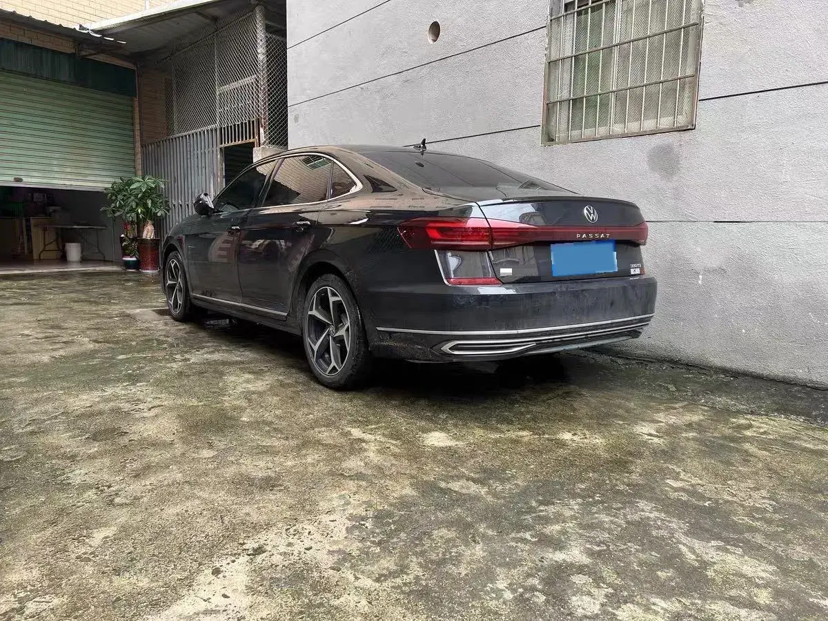 2024 VOLKSWAGEN PASSAT thumbnail 4