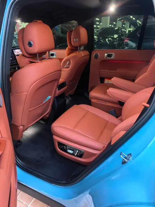 2025 LI L8 thumbnail 4