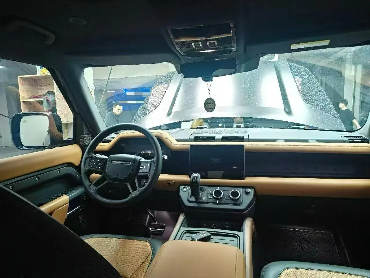 2024 LAND ROVER thumbnail 4