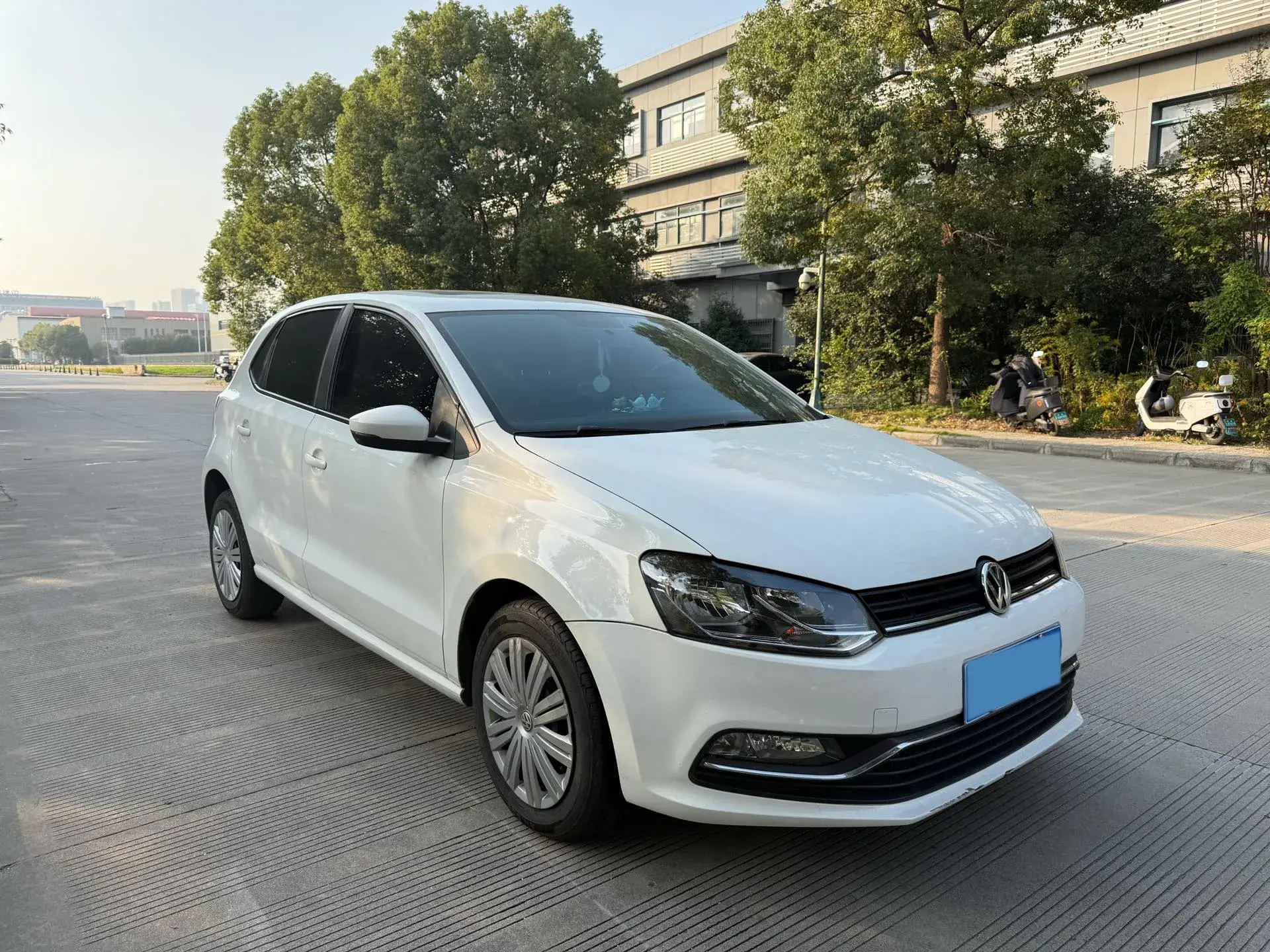 2016 VOLKSWAGEN POLO thumbnail 3
