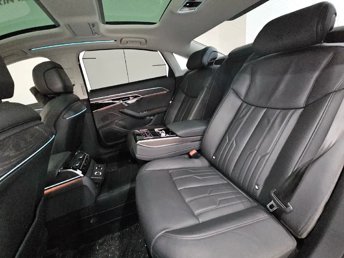 2023 Audi A8 2.0T 265HP L4 8AT,autocango,china used car exporter,china ev exporter,chinese used car exporter,chinese used ev exporter