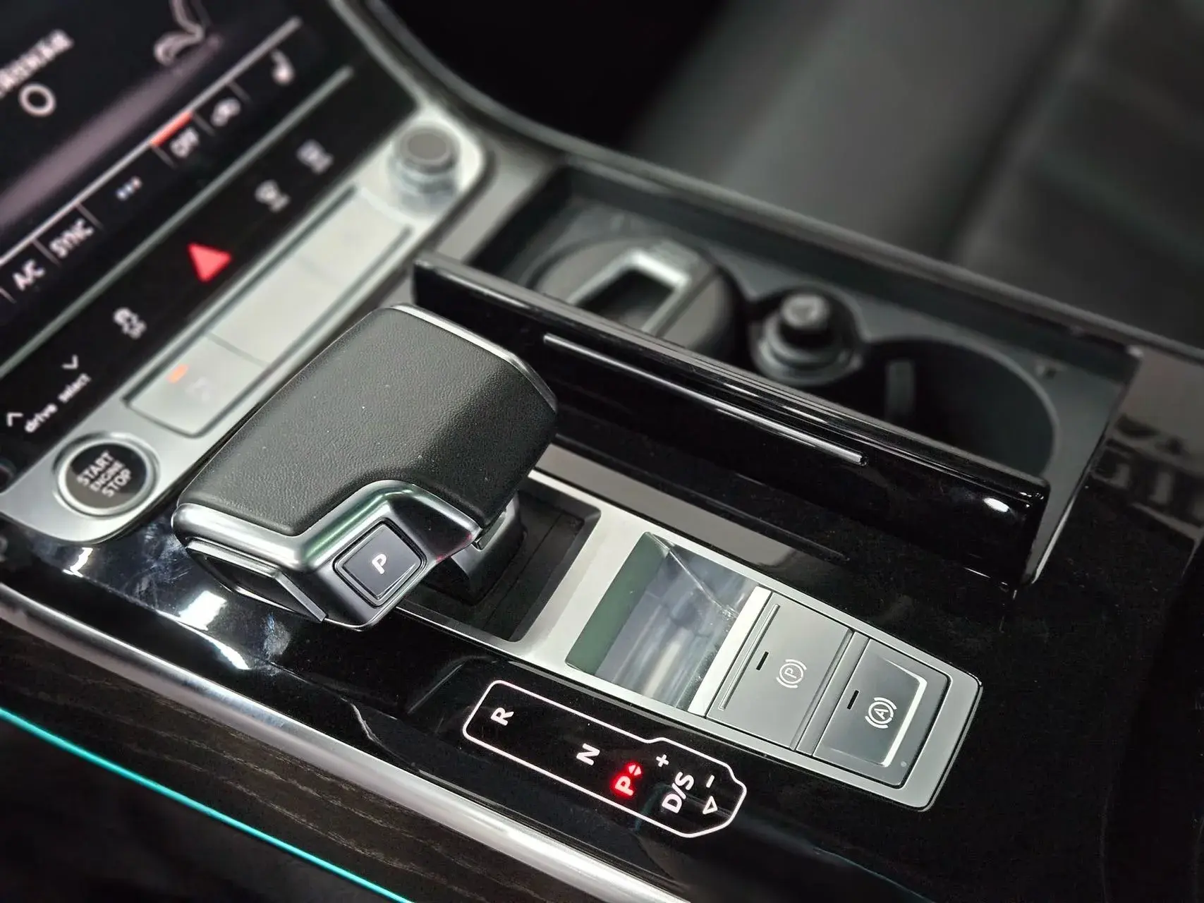 2023 AUDI A8 thumbnail 4