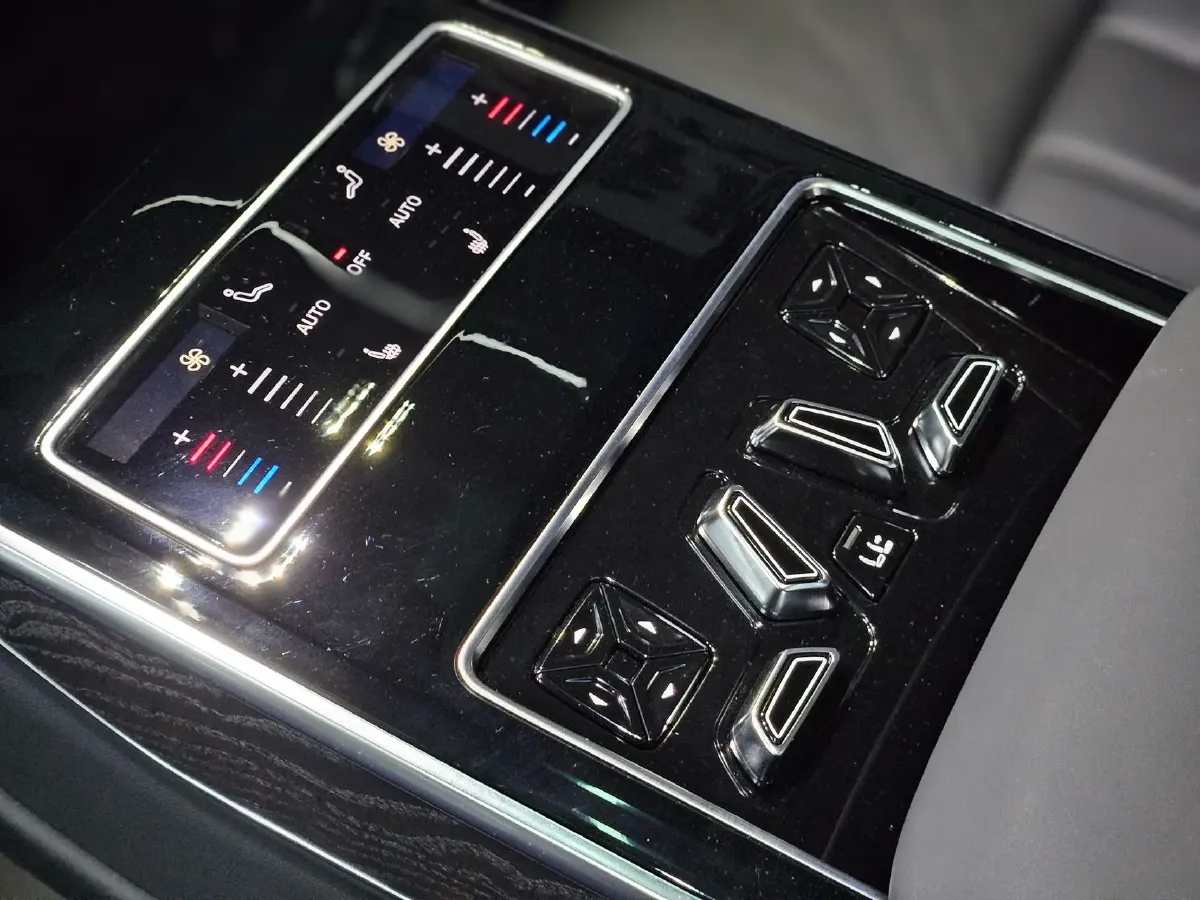 2023 Audi A8 2.0T 265HP L4 8AT,autocango,china used car exporter,china ev exporter,chinese used car exporter,chinese used ev exporter