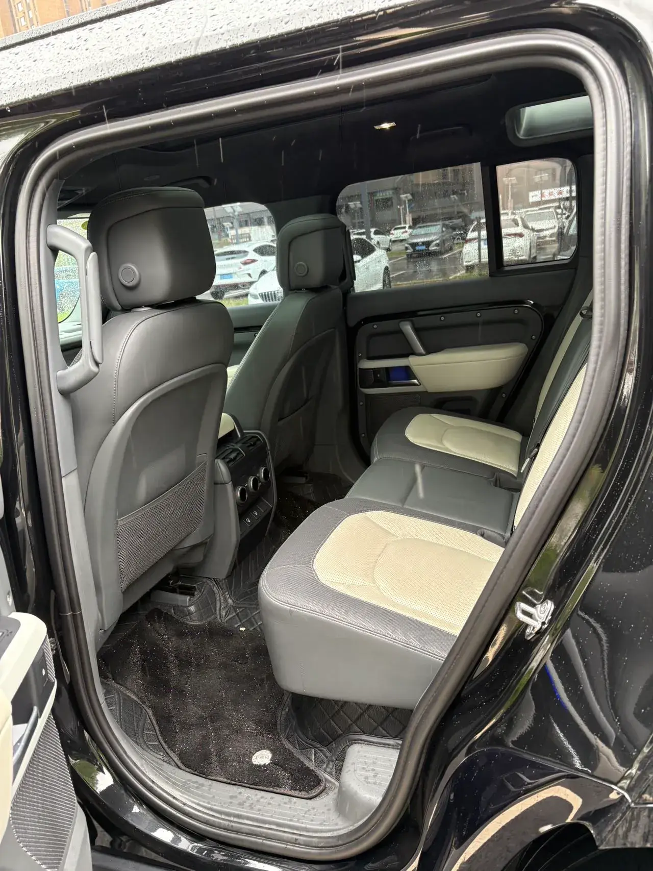 2023 LAND ROVER thumbnail 4