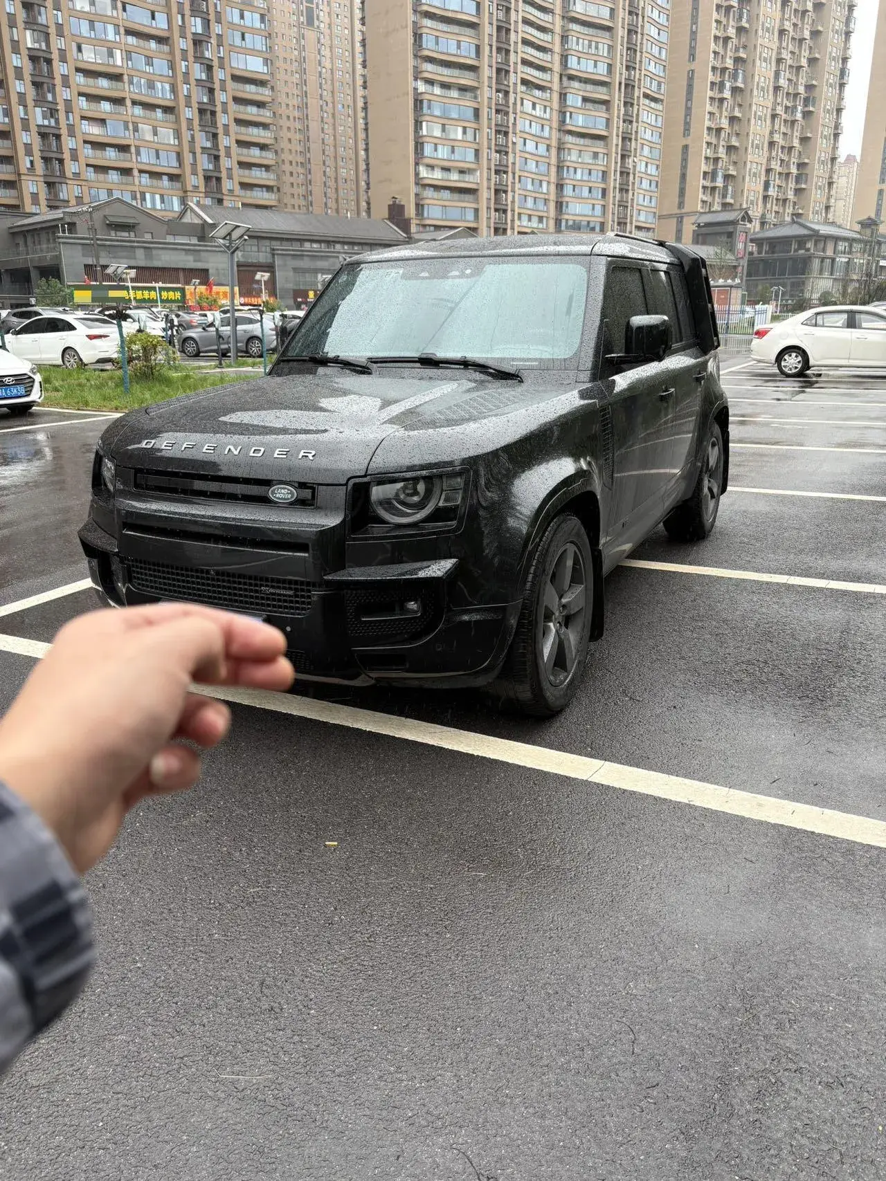 2023 LAND ROVER view 1