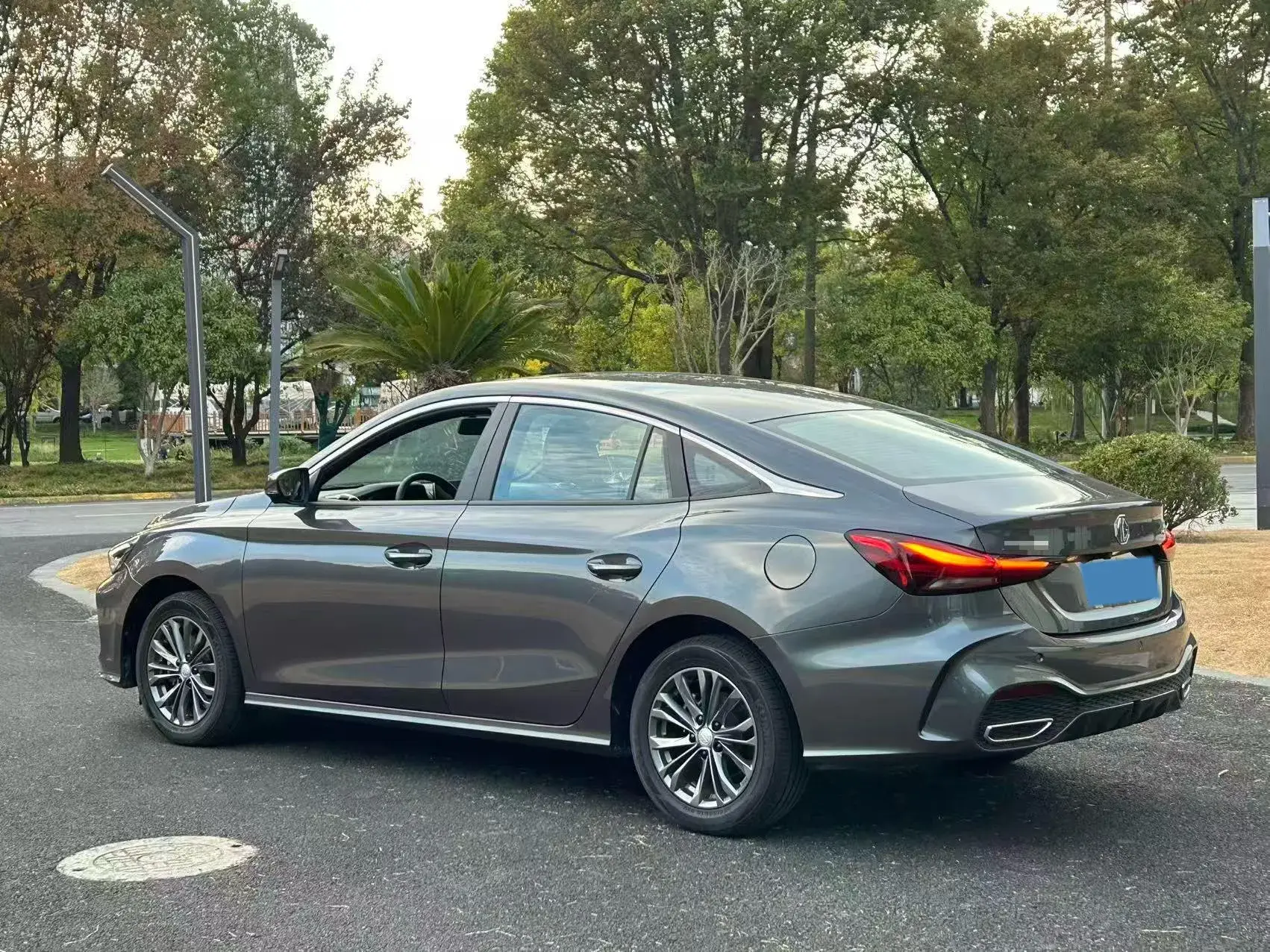 2023 MG 5 thumbnail 3