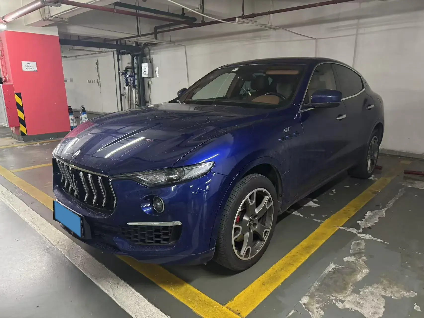 2022 MASERATI LEVANTE view 1