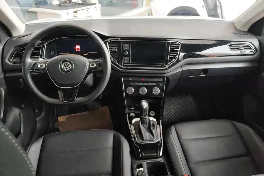 2020 VOLKSWAGEN T-ROC thumbnail 4