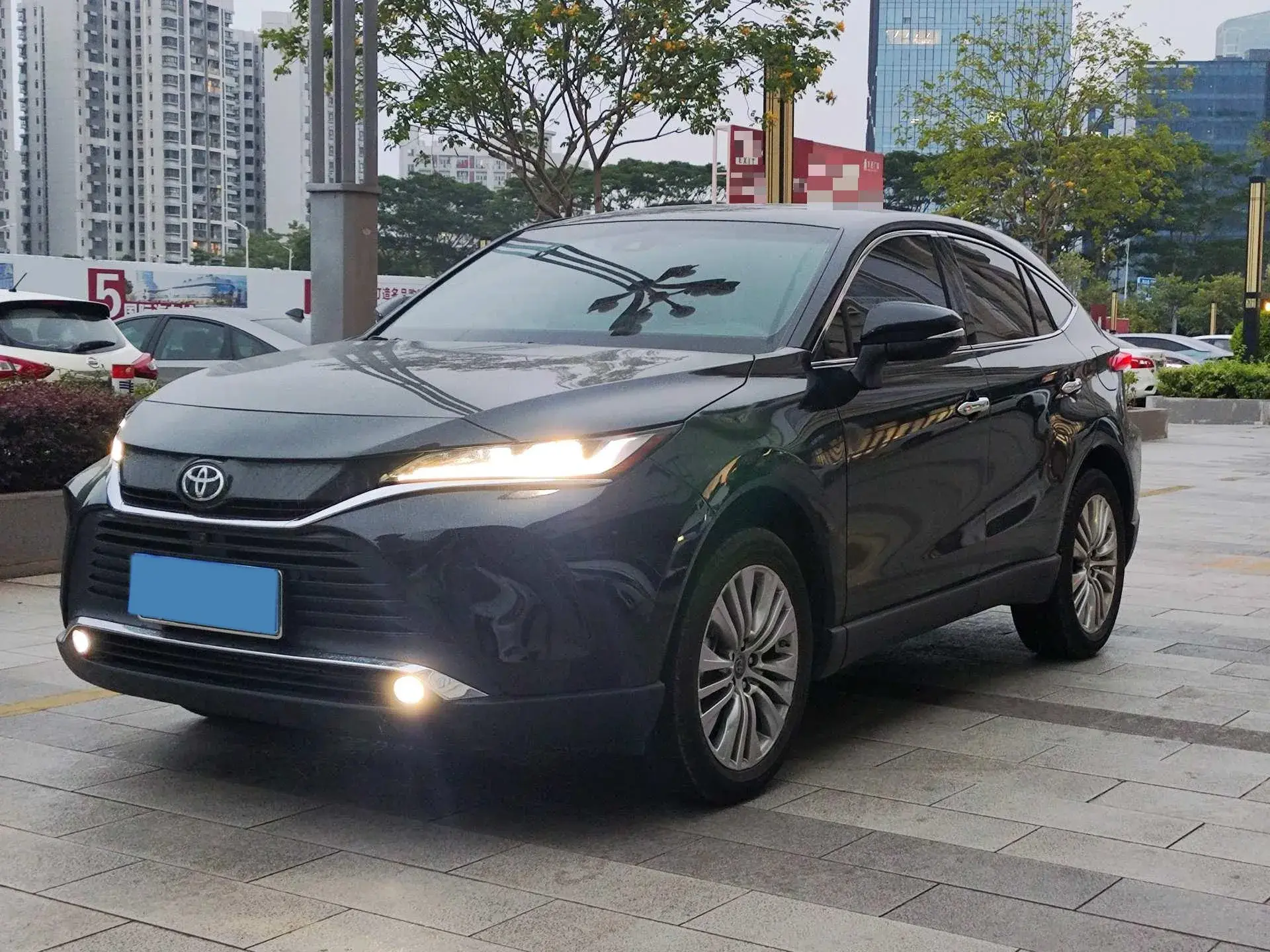 2024 TOYOTA HARRIER view 1
