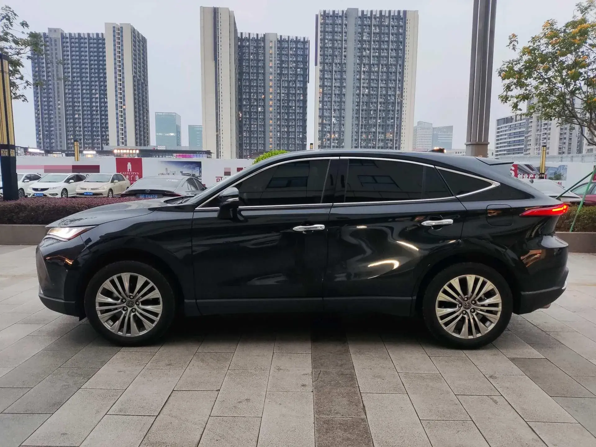 2024 TOYOTA HARRIER thumbnail 2