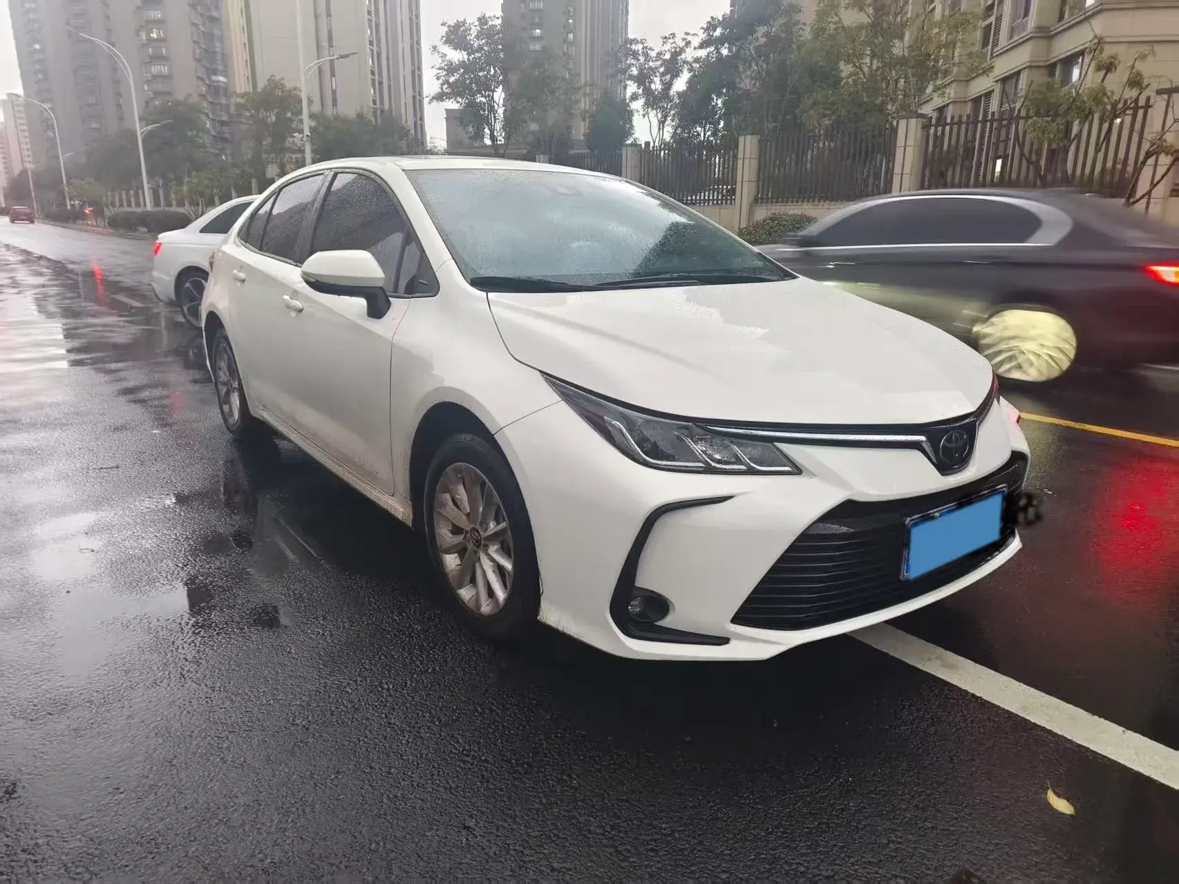 2021 TOYOTA COROLLA thumbnail 3