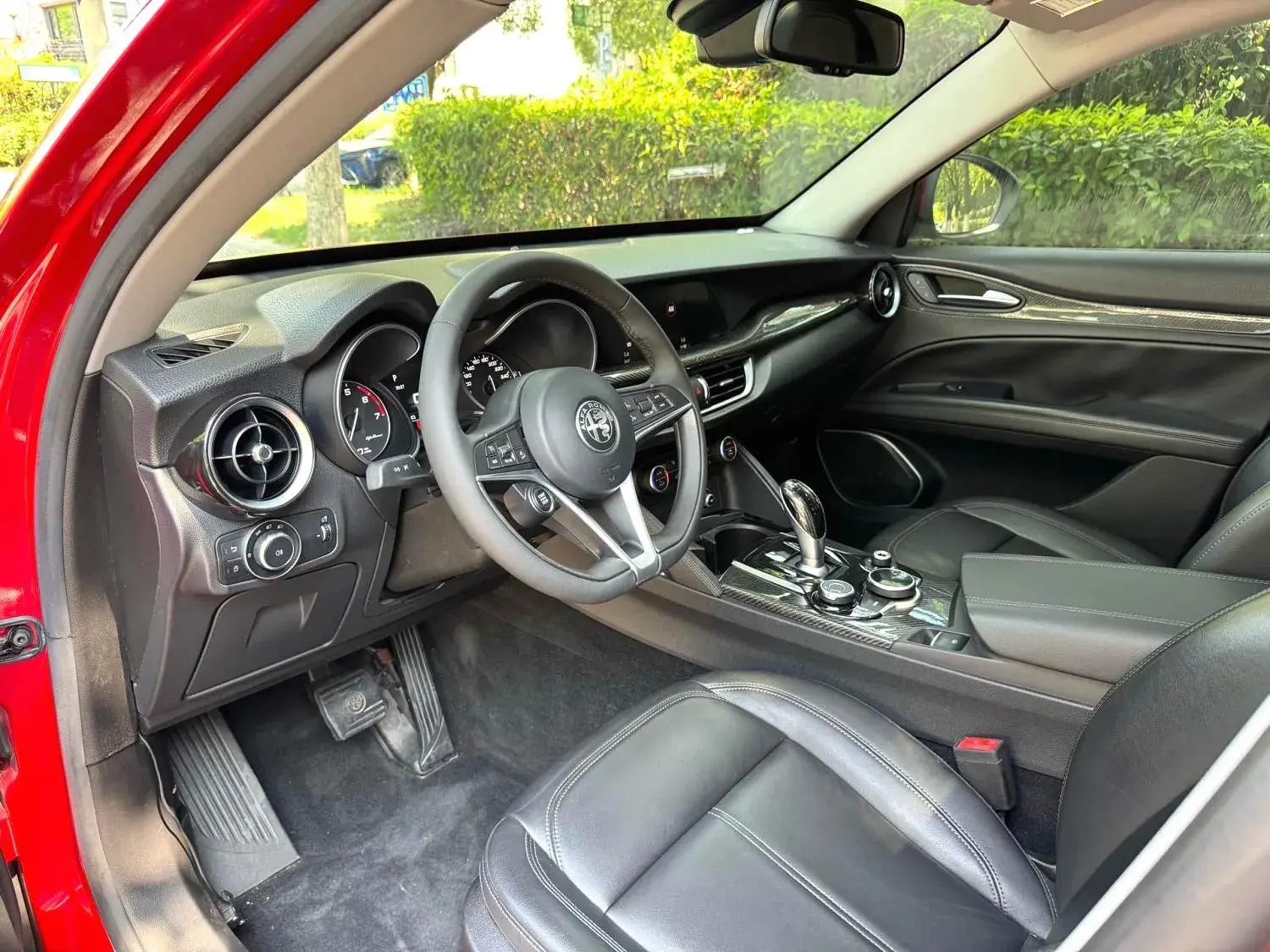 2017 ALFA ROMEO thumbnail 2