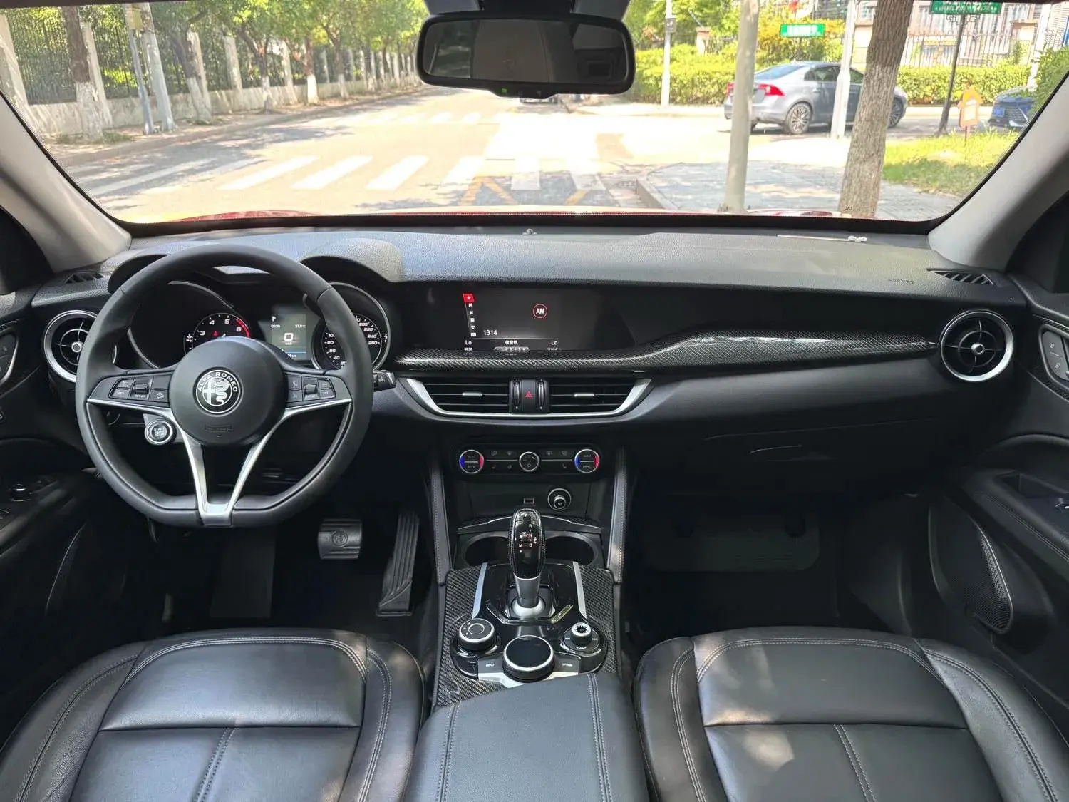 2017 ALFA ROMEO thumbnail 3