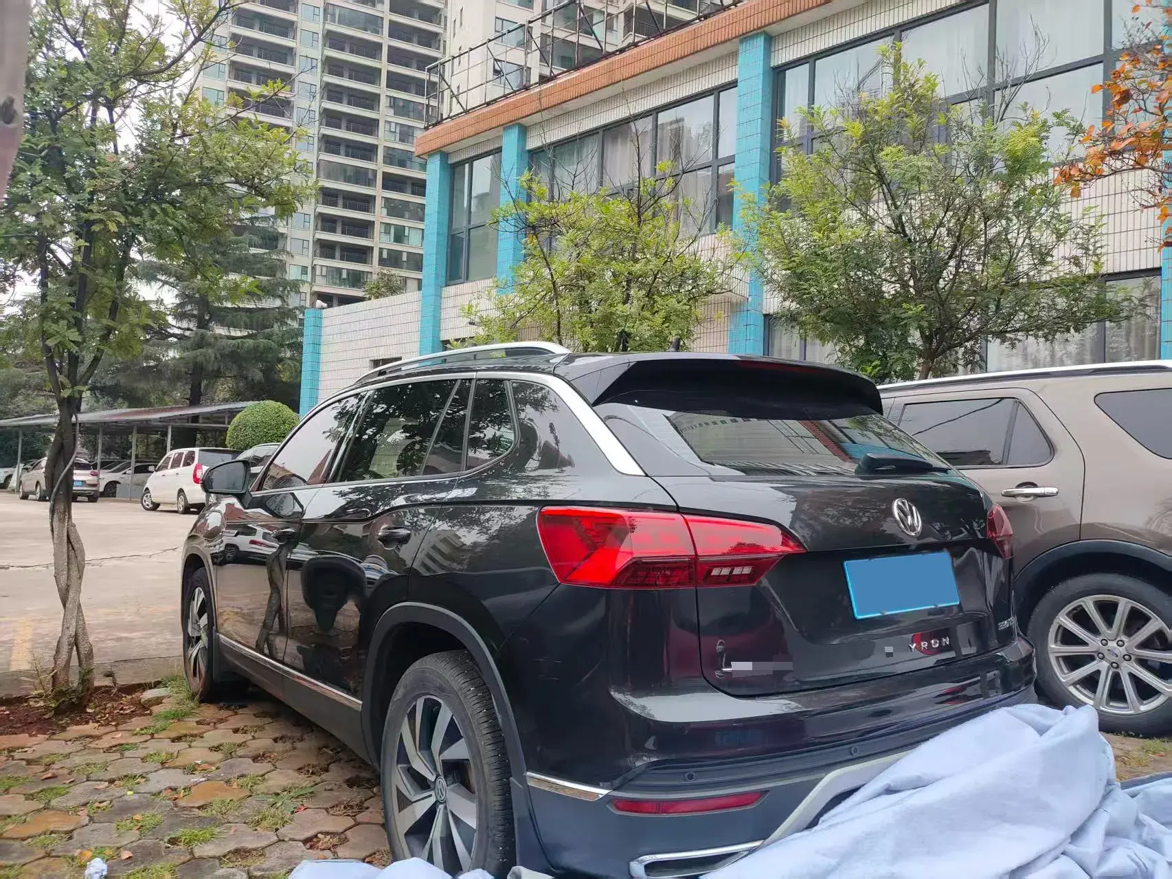 2021 VOLKSWAGEN TAYRON thumbnail 3