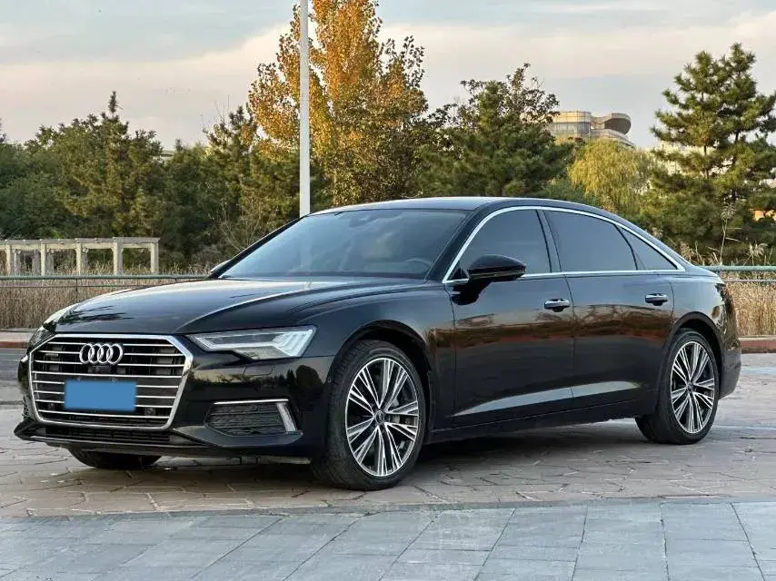 2022 AUDI A6L view 1