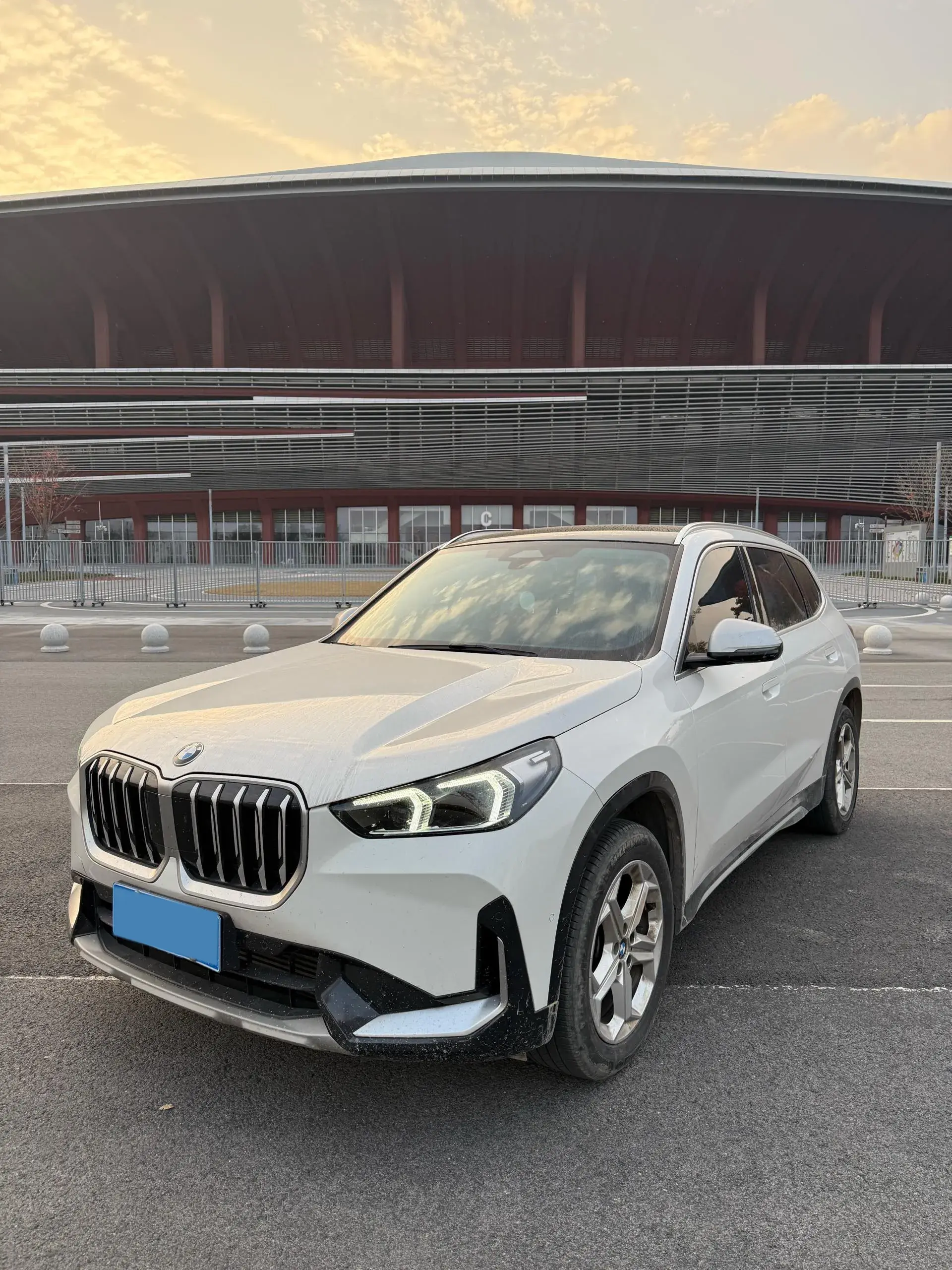 2023 BMW X1 view 1