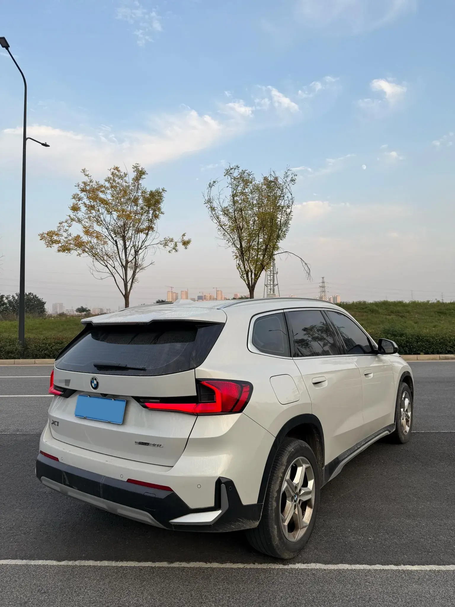 2023 BMW X1 thumbnail 4