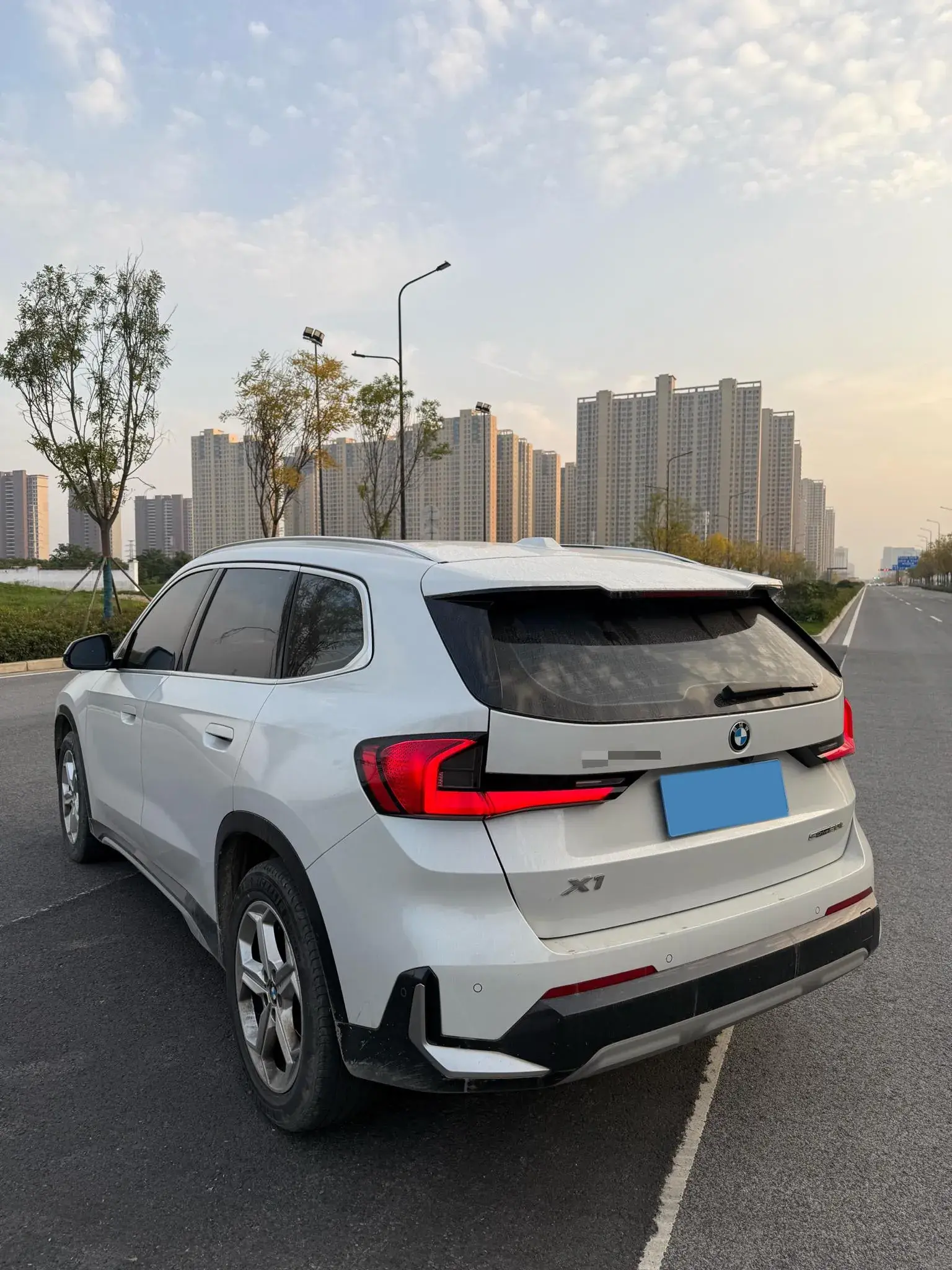 2023 BMW X1 thumbnail 2