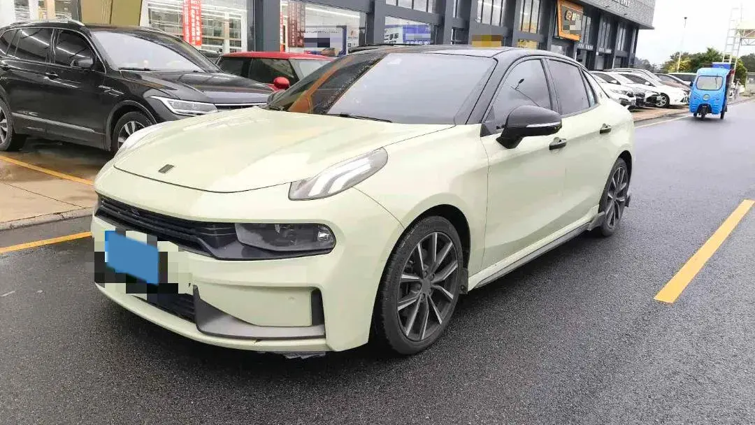 2019 LYNK&CO 03 view 1