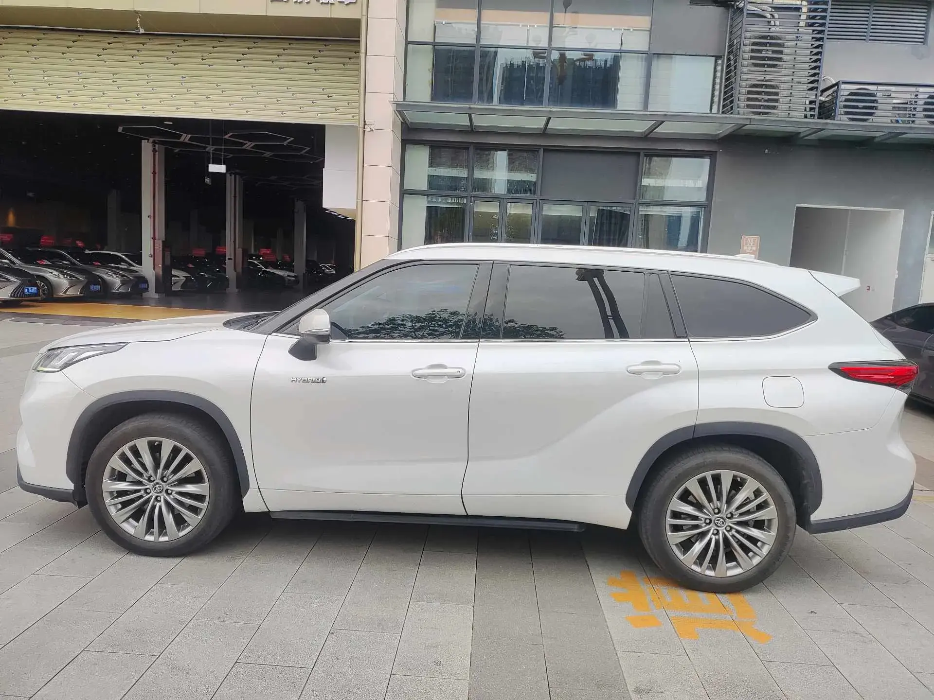 2022 TOYOTA HIGHLANDER thumbnail 3