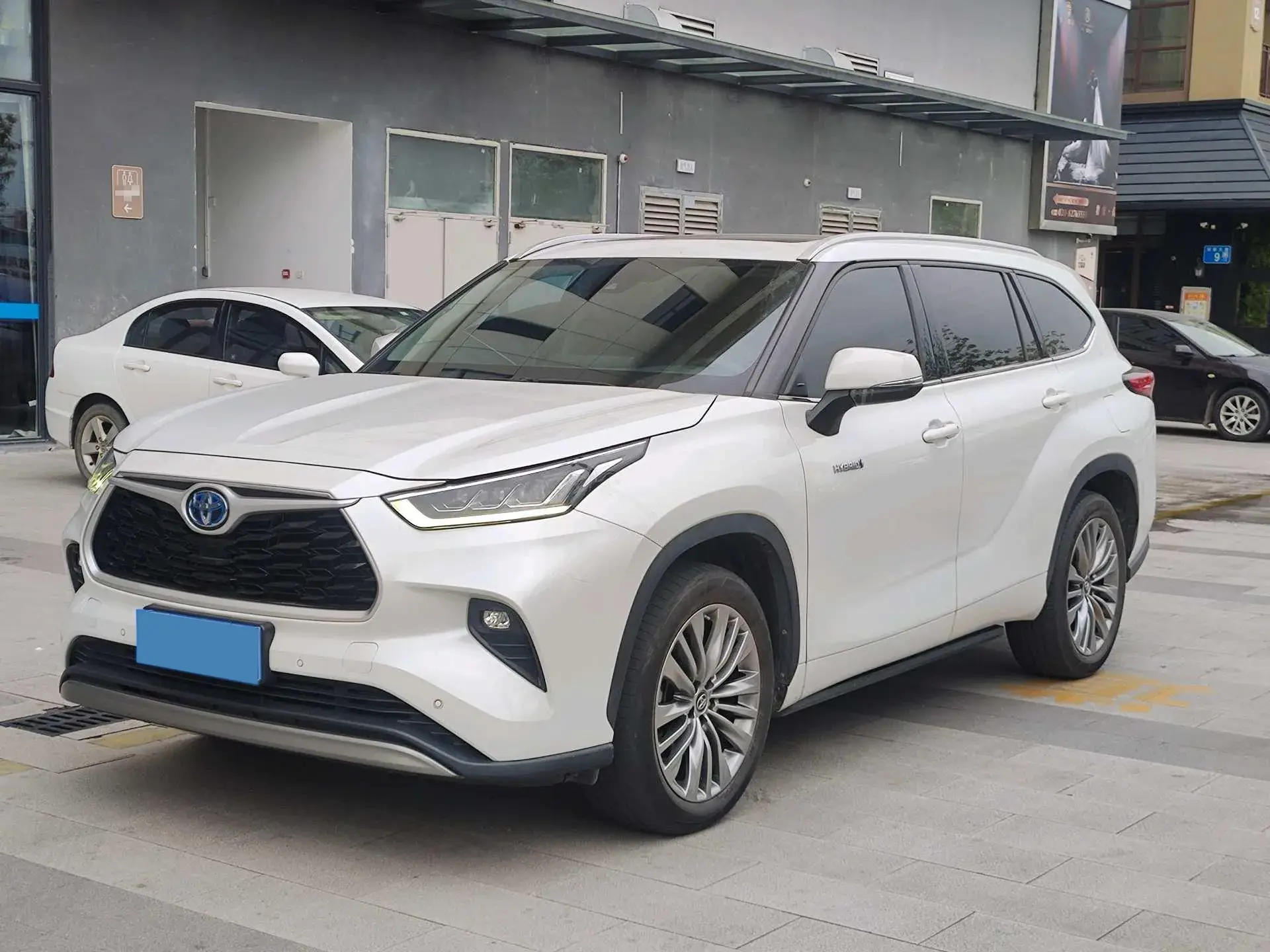 2022 TOYOTA HIGHLANDER view 1