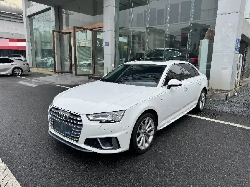 2019 AUDI A4L view 1
