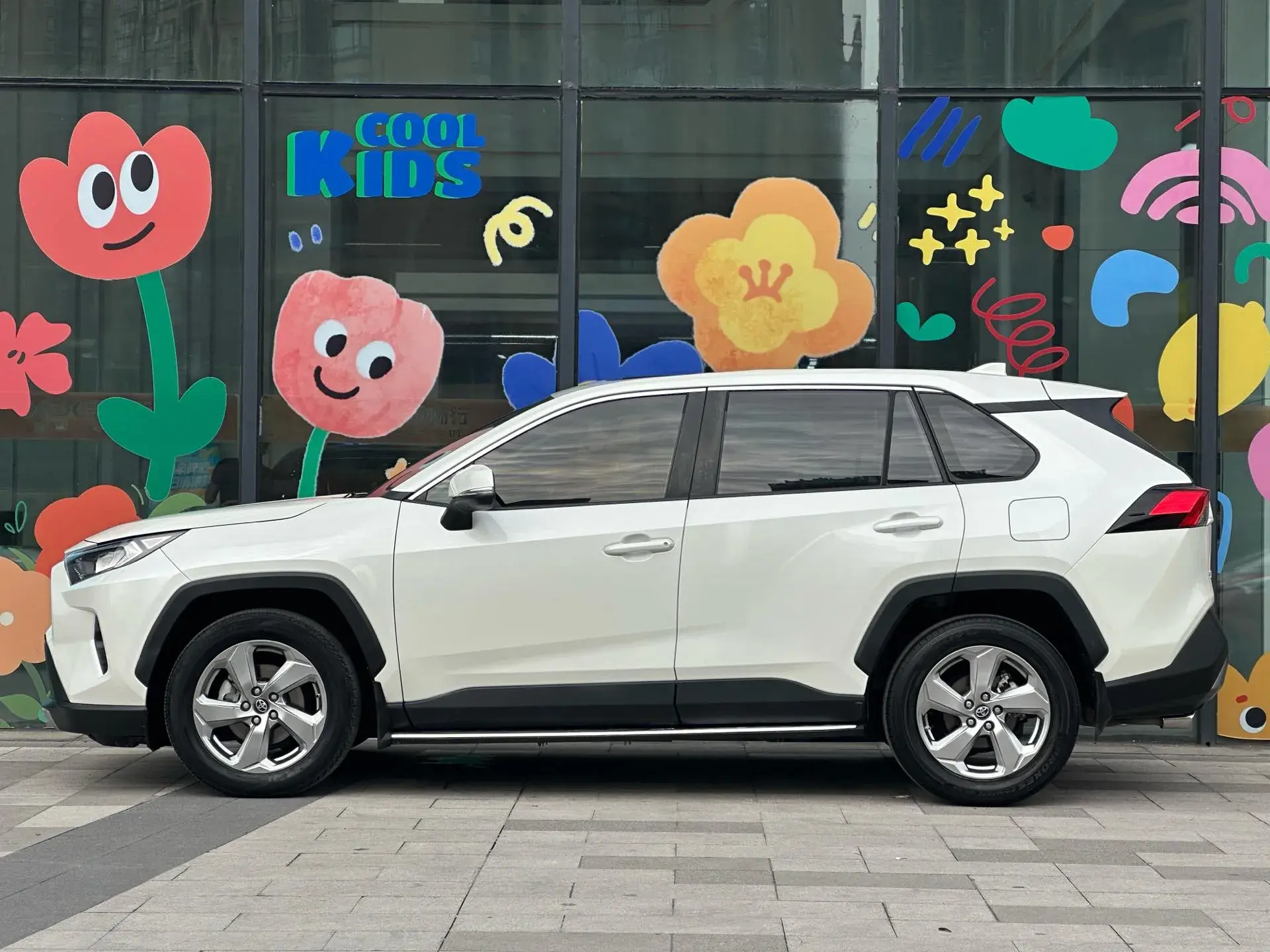 2020 TOYOTA RAV4 thumbnail 3