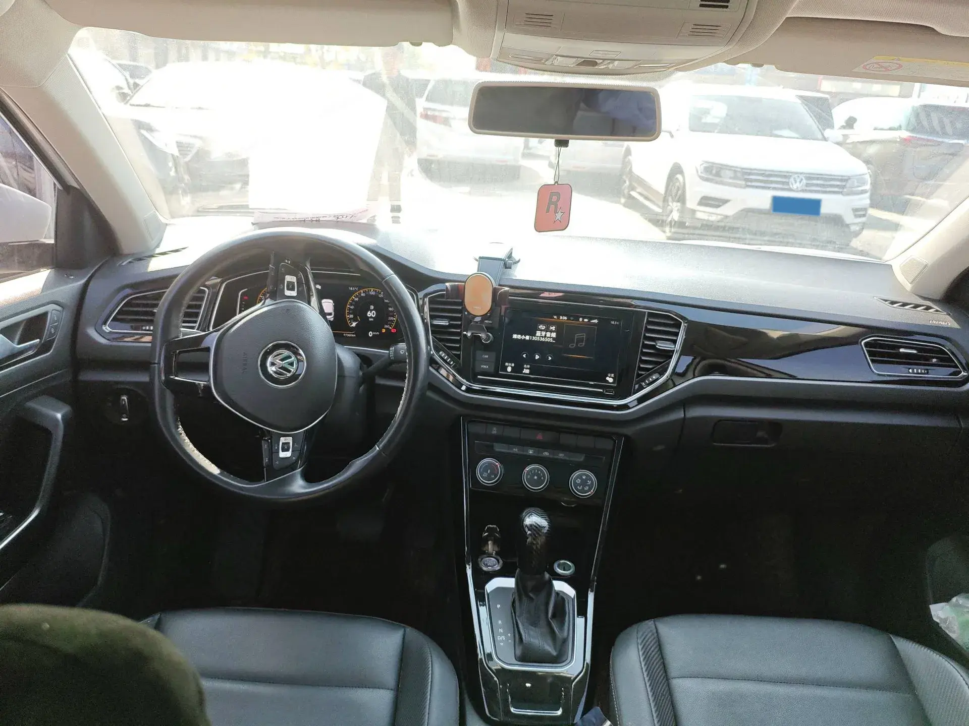 2019 VOLKSWAGEN T-ROC thumbnail 4