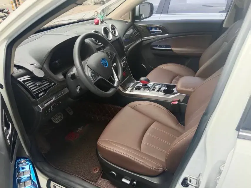 2017 BYD TANG thumbnail 2