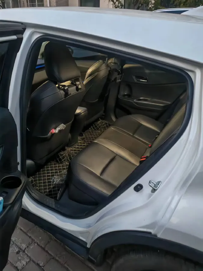 2022 Toyota C-HR 2.0L 171HP L4 CVT,autocango,china used car exporter,china ev exporter,chinese used car exporter,chinese used ev exporter