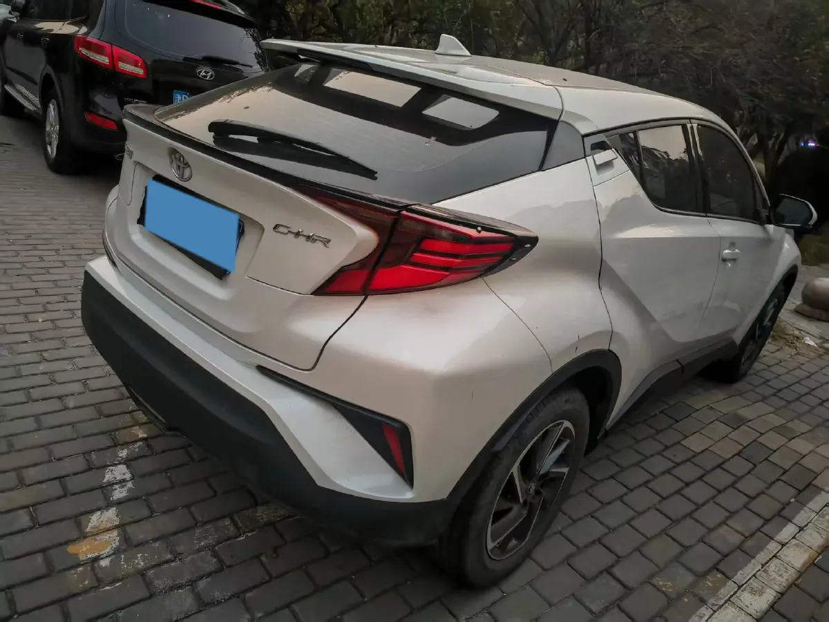 2022 Toyota C-HR 2.0L 171HP L4 CVT,autocango,china used car exporter,china ev exporter,chinese used car exporter,chinese used ev exporter
