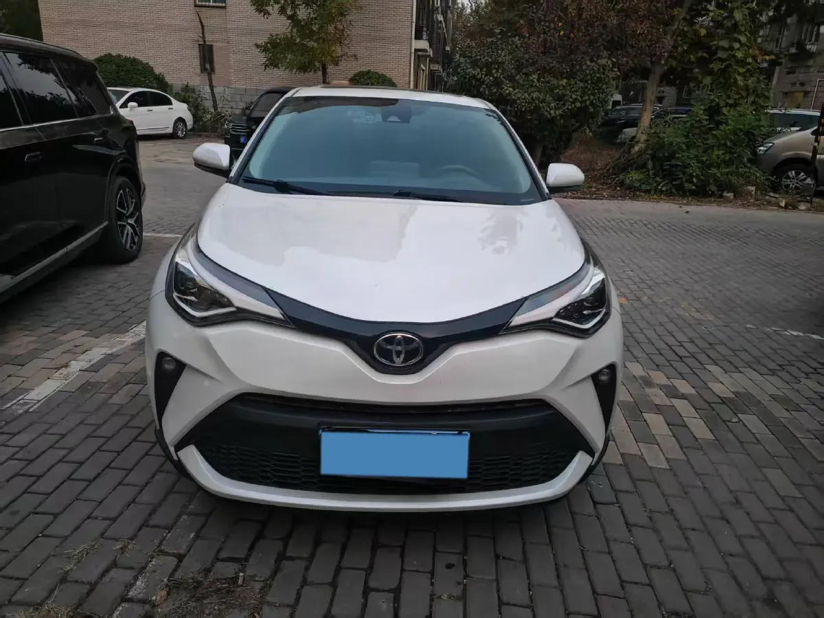 2022 Toyota C-HR 2.0L 171HP L4 CVT,autocango,china used car exporter,china ev exporter,chinese used car exporter,chinese used ev exporter